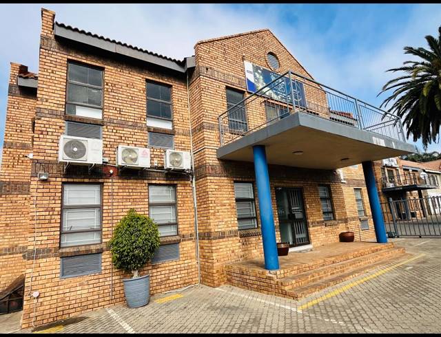 450M² OFFICE FOR SALE IN HALFWAY HOUSE